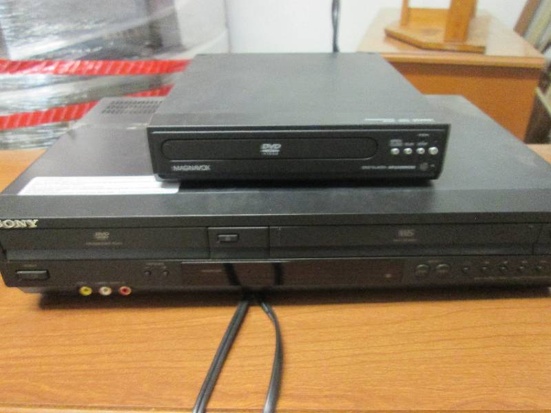 2 dvd players  both work ...