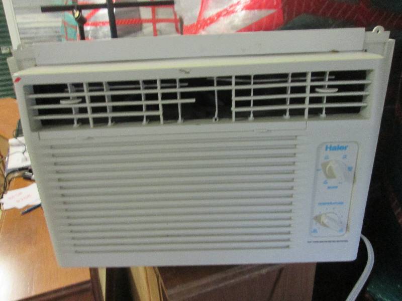 2 air conditioners both seem to wor...