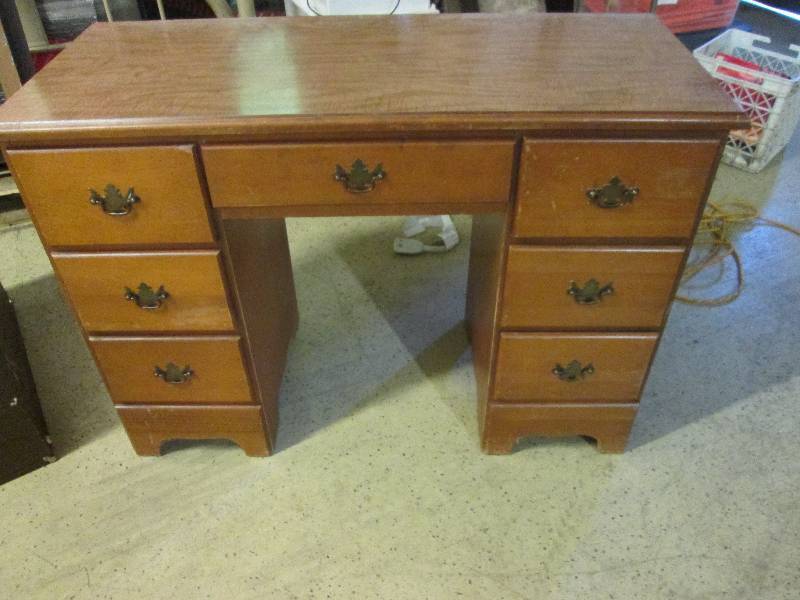 desk 44 w X 18 d X 31 t all draw...