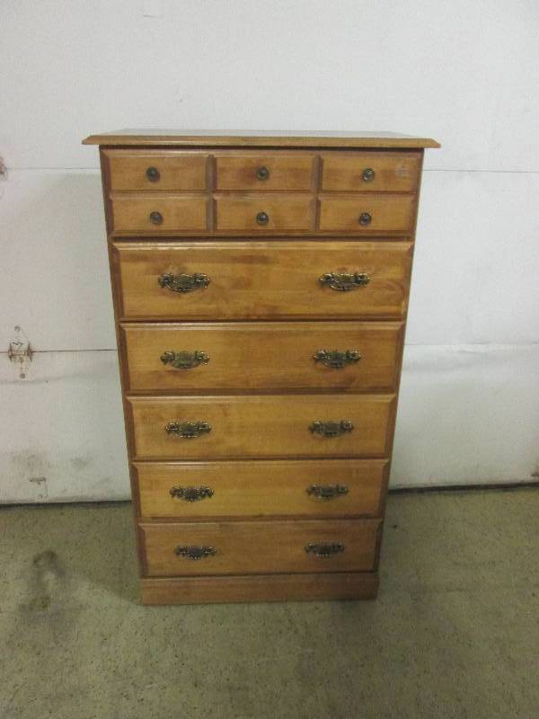 dresser  31 w X 17 d X 53.5 t al...