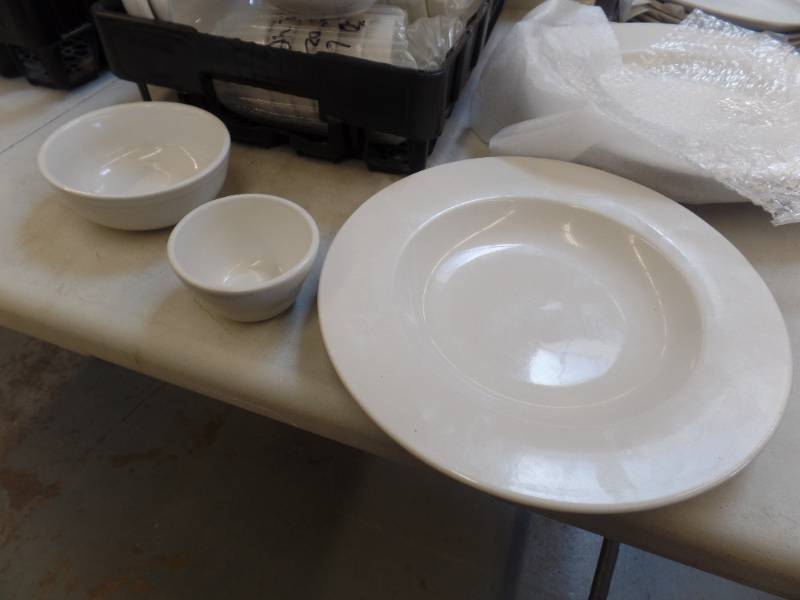 lot 905 image: CERAMIC SOUP CUPS AND BOWLS