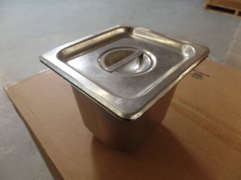 lot 912 image: STAINLESS STEEL PANS & LIDS