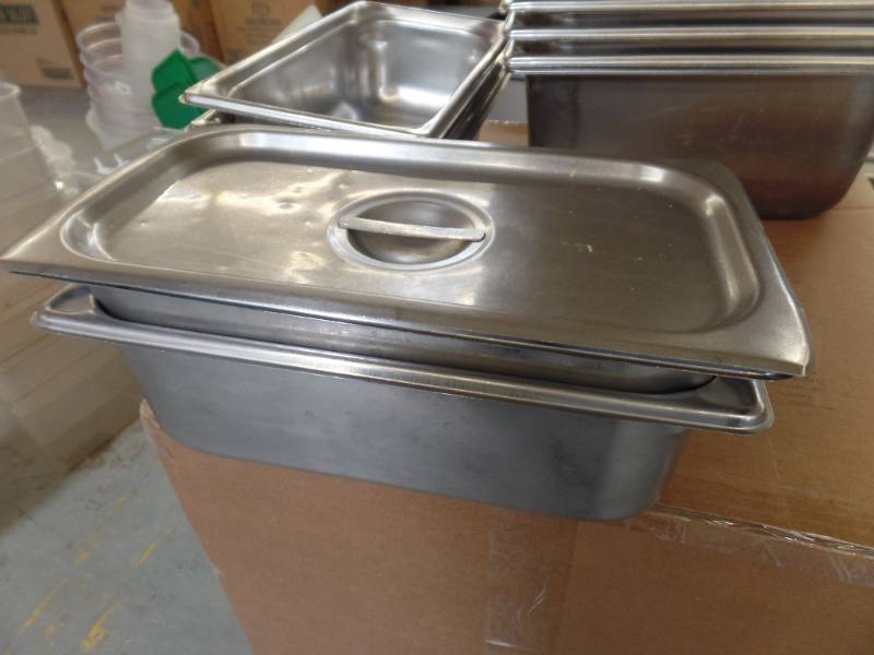 lot 913 image: STAINLESS STEEL PANS & LIDS