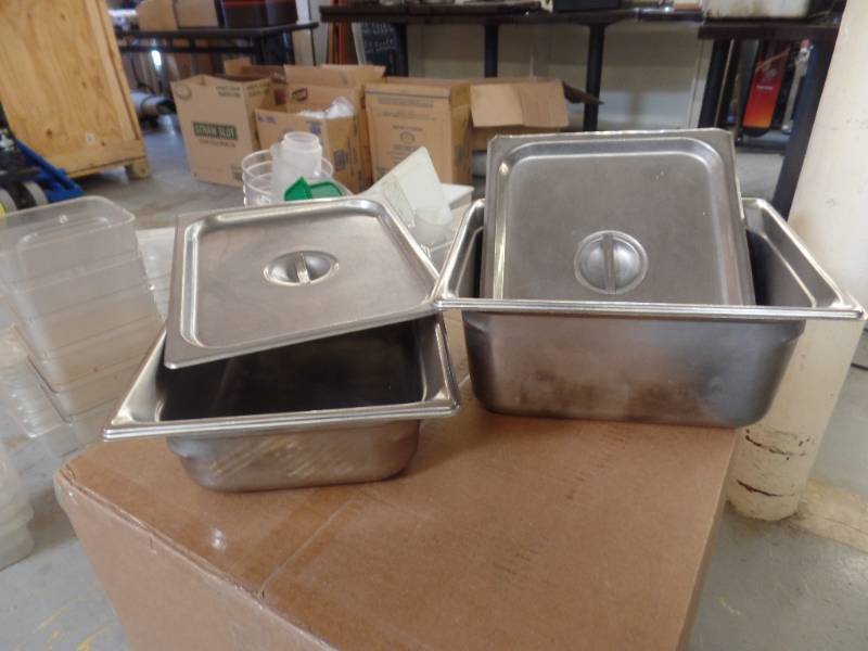 lot 914 image: STAINLESS STEEL PANS & LIDS