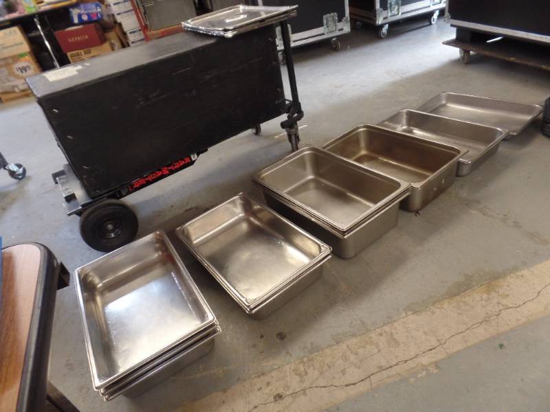 lot 918 image: STAINLESS STEEL PANS WITH LIDS