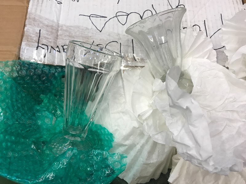 lot 927 image: GLASS SUNDAE  MALT CUPS