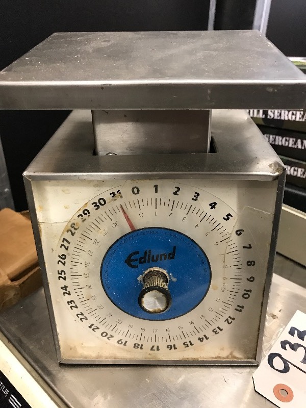 lot 933 image: 2 SCALES