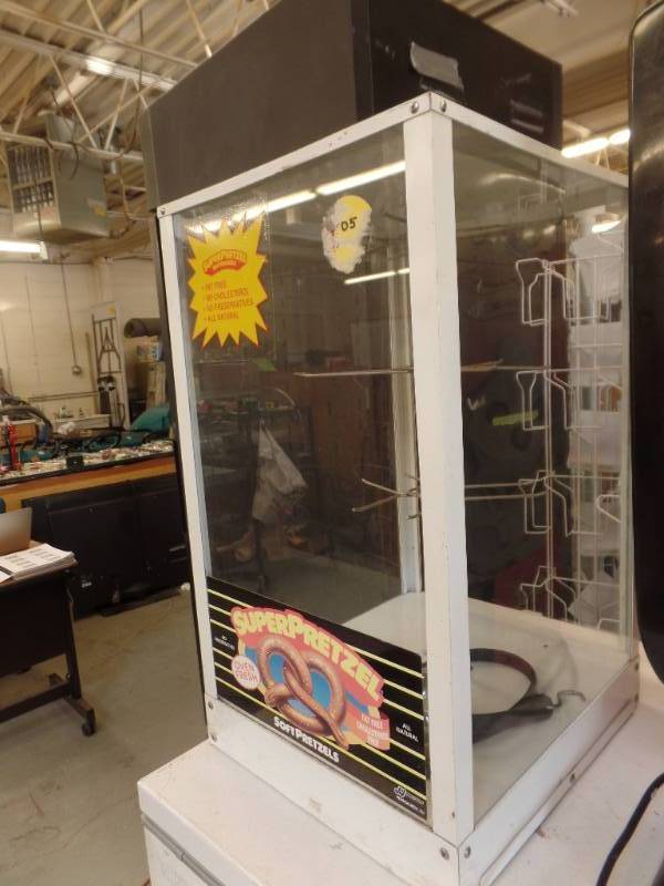 lot 958 image: PRETZEL WARMER