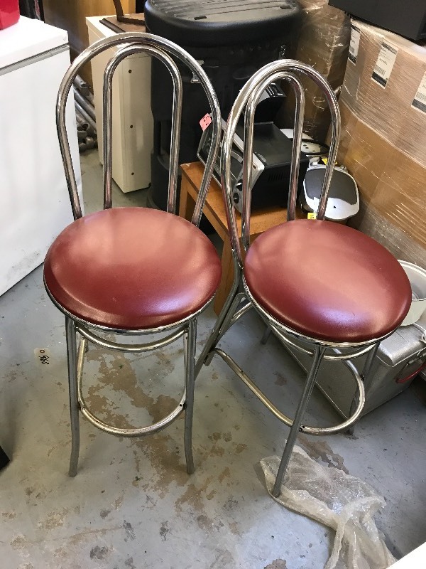 lot 960 image: 2 STOOLS