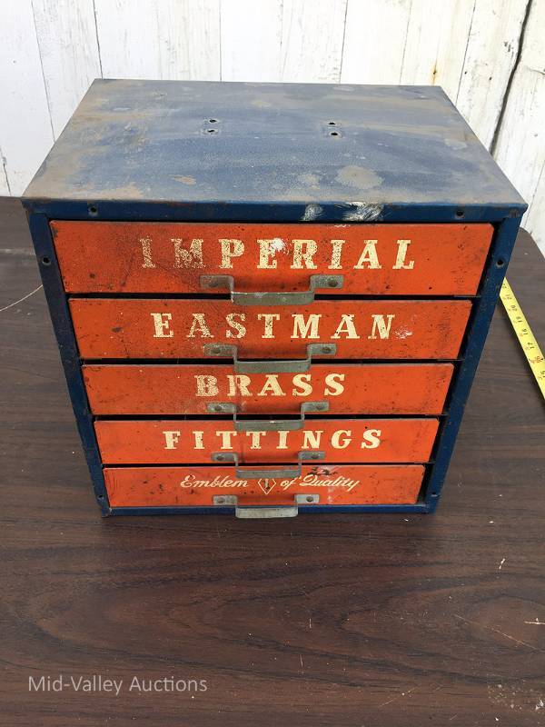 lot 92 image: Assorted Brass fittings in Vintage metal case