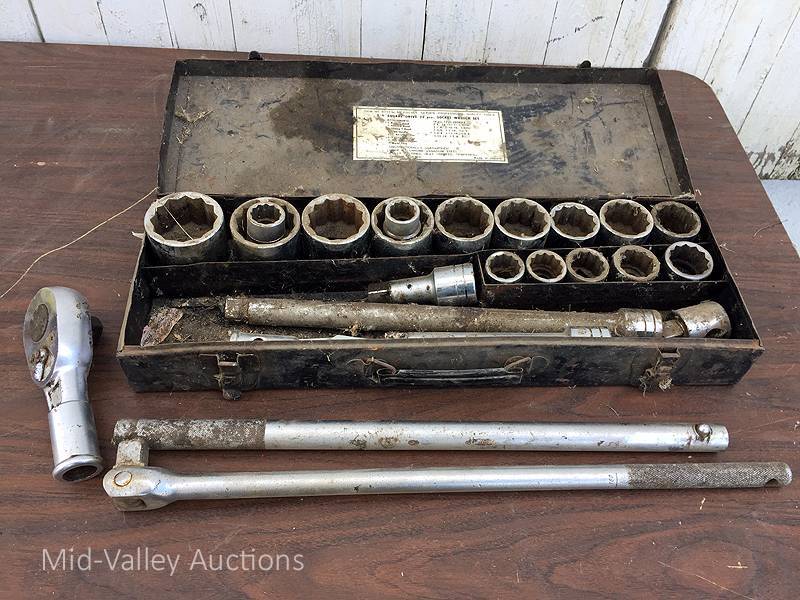 lot 111 image: 34 Socket Set