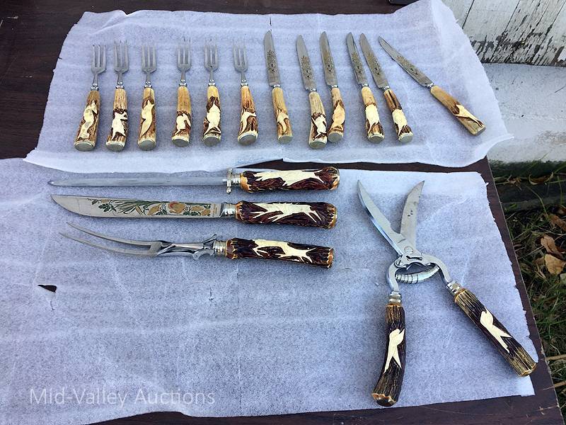 lot 142 image: Carved Handle set
