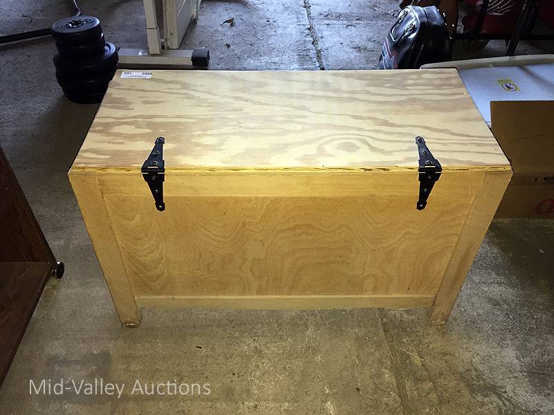 lot 153 image: Wood Chest