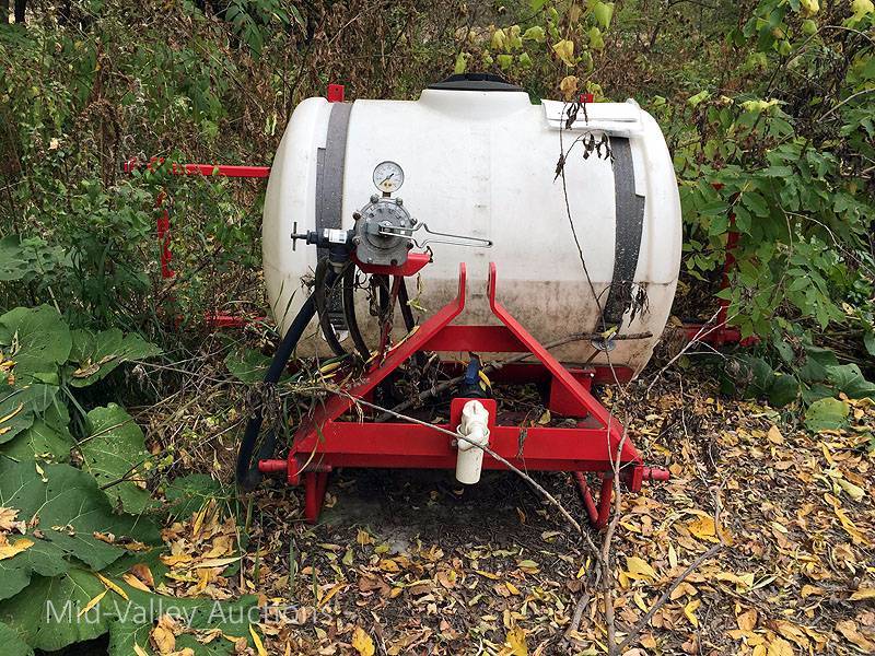 lot 9 image: Row boom sprayer