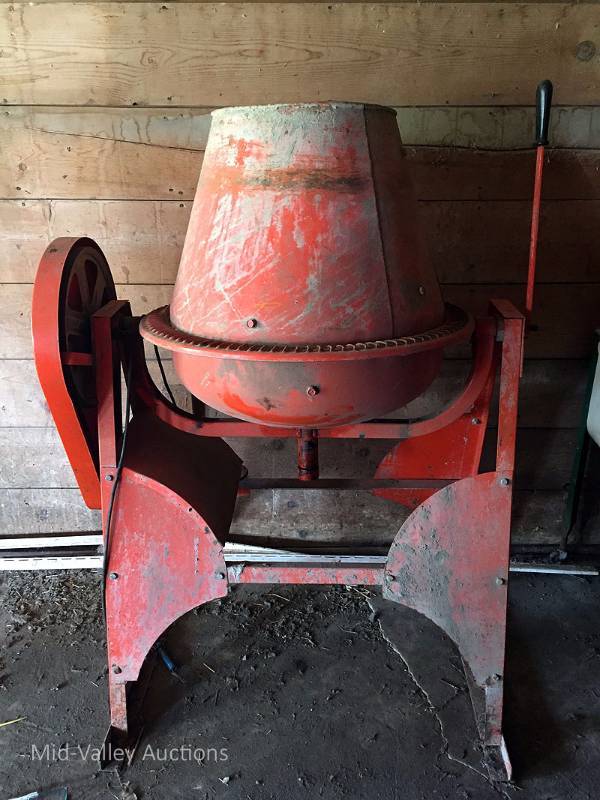 lot 18 image: Cement Mixer