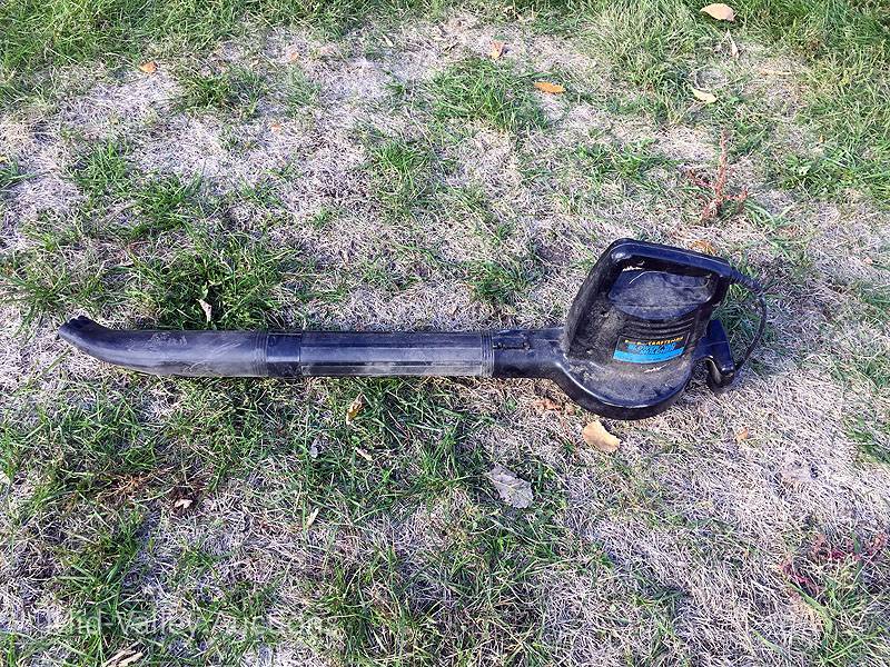 lot 25 image: Craftsman Electric BlowerVac