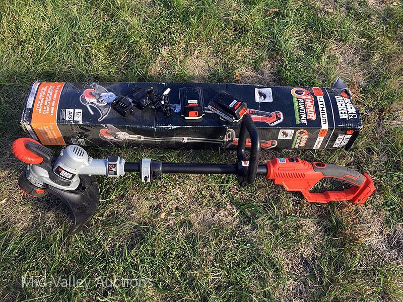 lot 27 image: Black & Decker Lithium TrimmerEdger