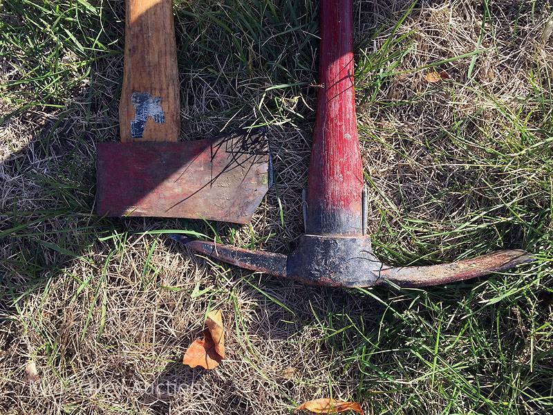 lot 30 image: Metal Gas Can