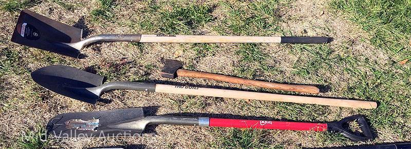lot 31 image: Shovels
