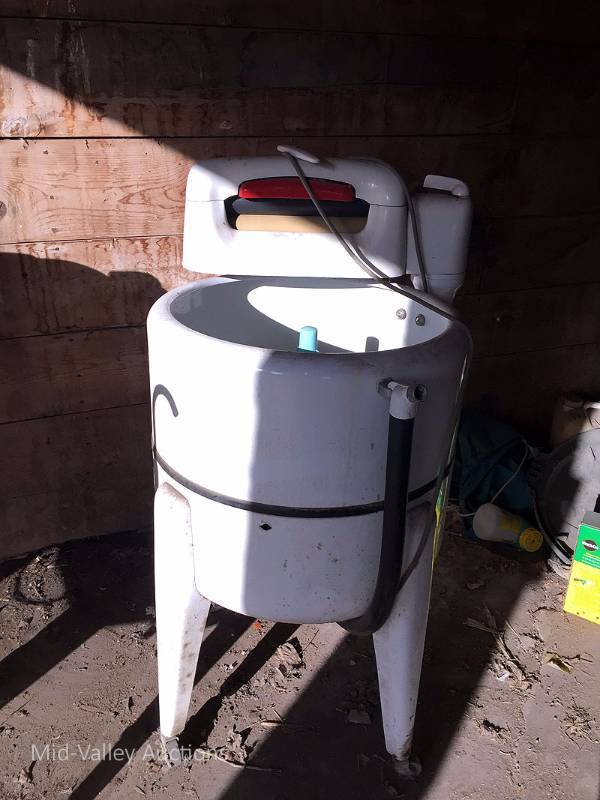 lot 33 image: Maytag Gyratotor Washer