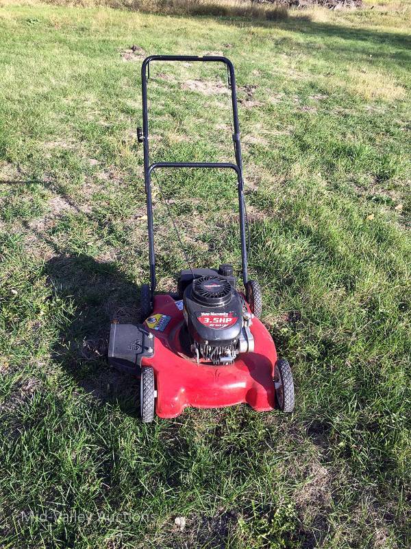 lot 39 image: Push Mower