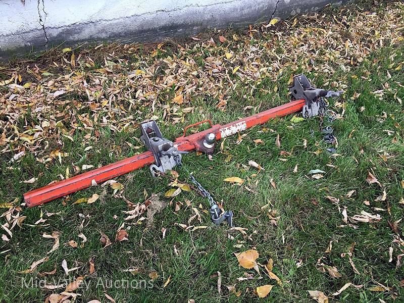 lot 55 image: U-Haul bumper hitch
