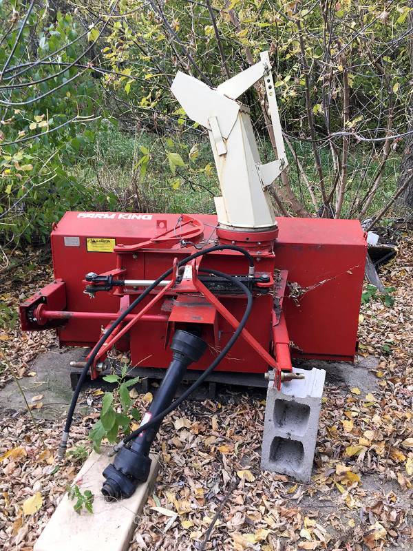 lot 59 image: Farm King snow blower