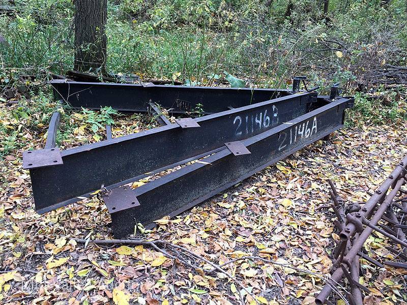 lot 61 image: Trailer front ends & axels