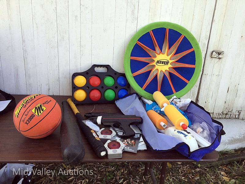 lot 166 image: Yard toys
