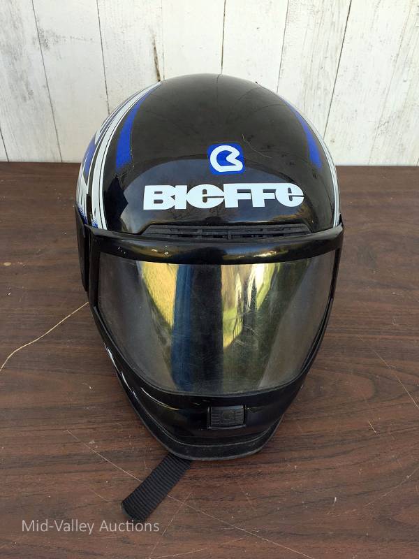 lot 175 image: Helmet 4