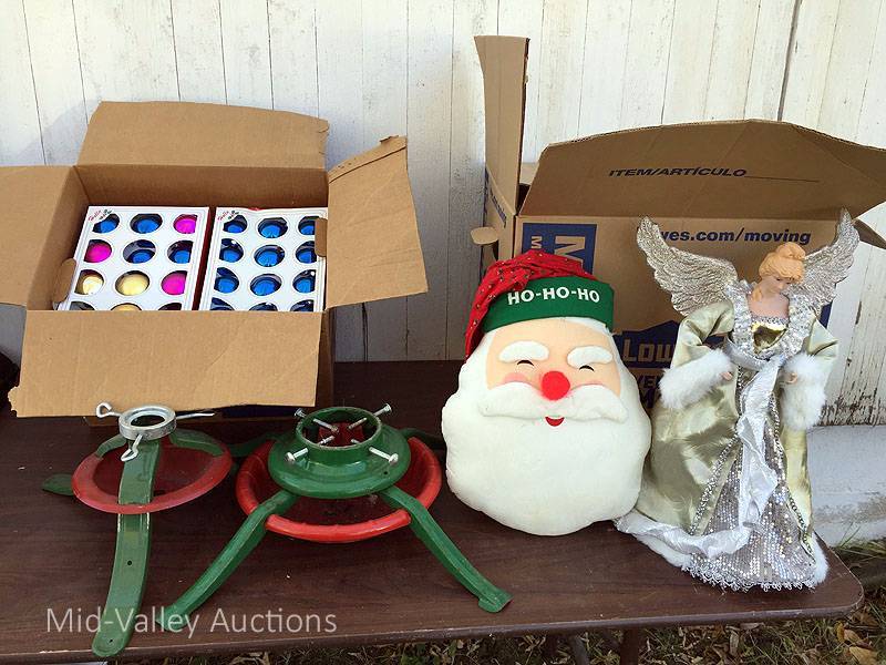 lot 185 image: Christmas Lot