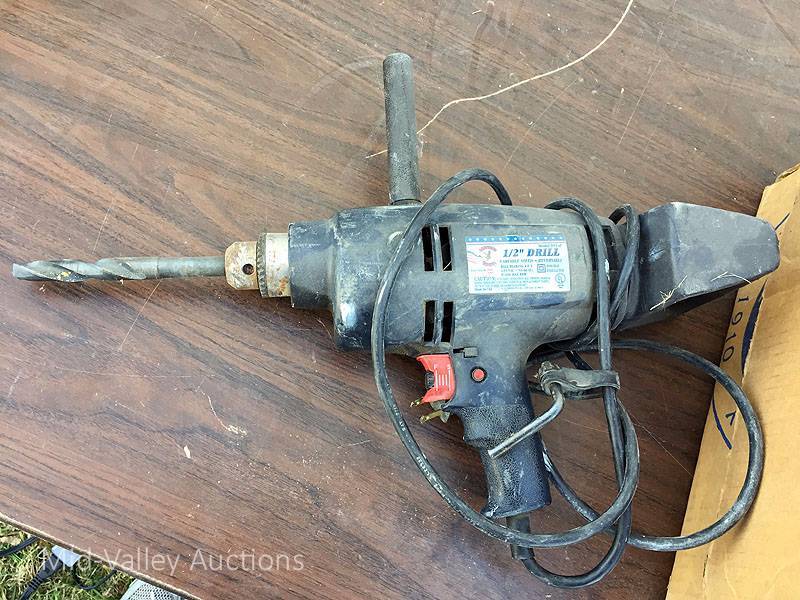 lot 194 image: 12 Drill and Drill Bits