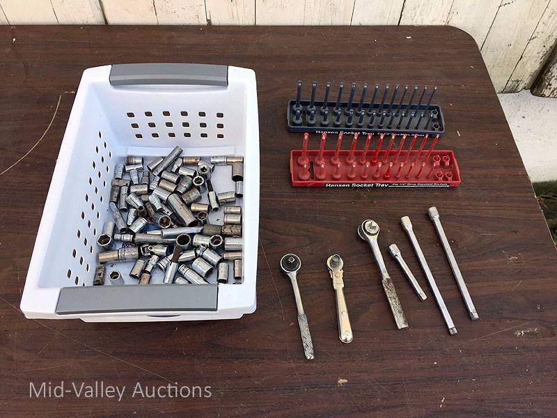 lot 212 image: 14 Sockets