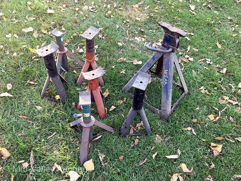 lot 221 image: Jacks