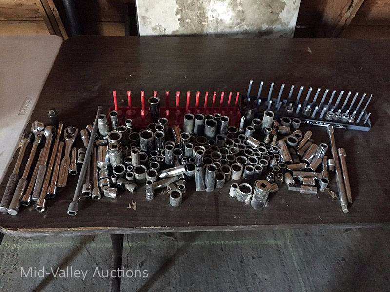 lot 227 image: 38 sockets