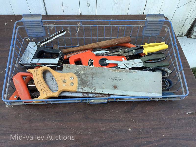 lot 229 image: Assorted Tools in Tray