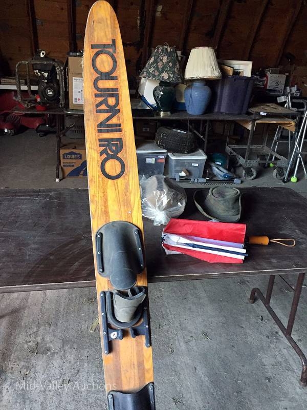 lot 287 image: Ski and more