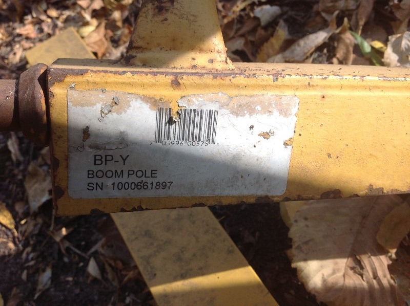 lot 21 image: Countyline tractor attachment & Boom Pole