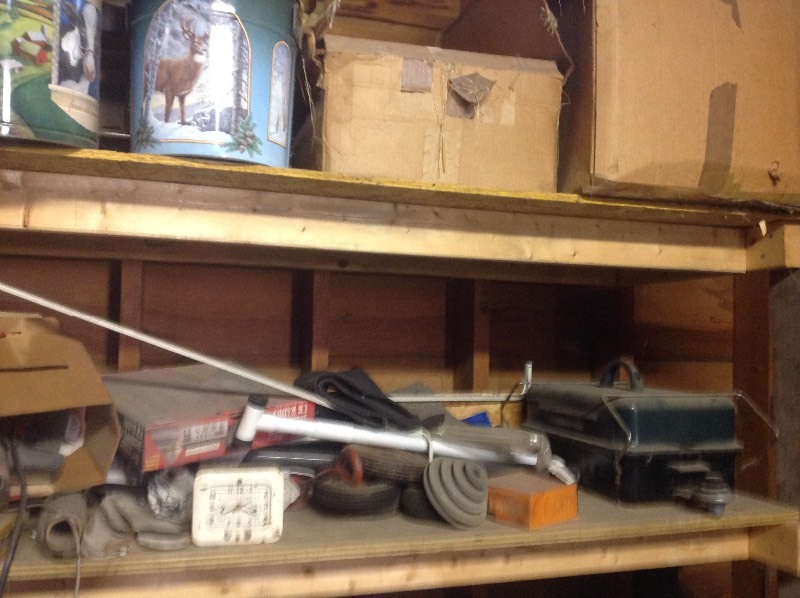 lot 295 image: Contents of 3 shelves
