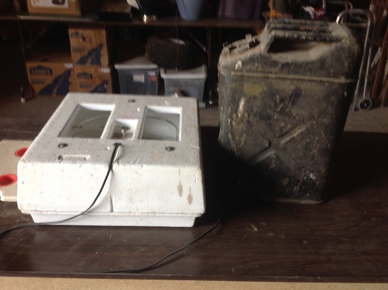lot 293 image: Incubator & Gas can