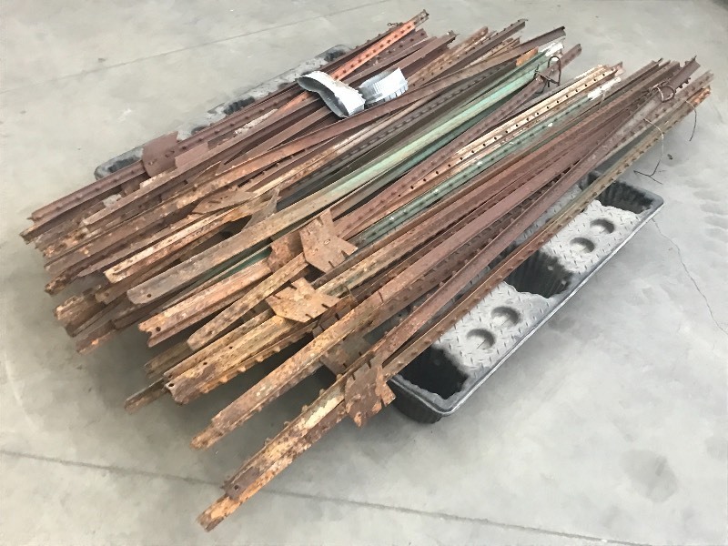 lot 27 image: Large Lot Of Steel Fence Stakes ...