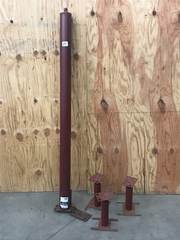 lot 29 image: Lot Of Adjustable Support Beams (3...