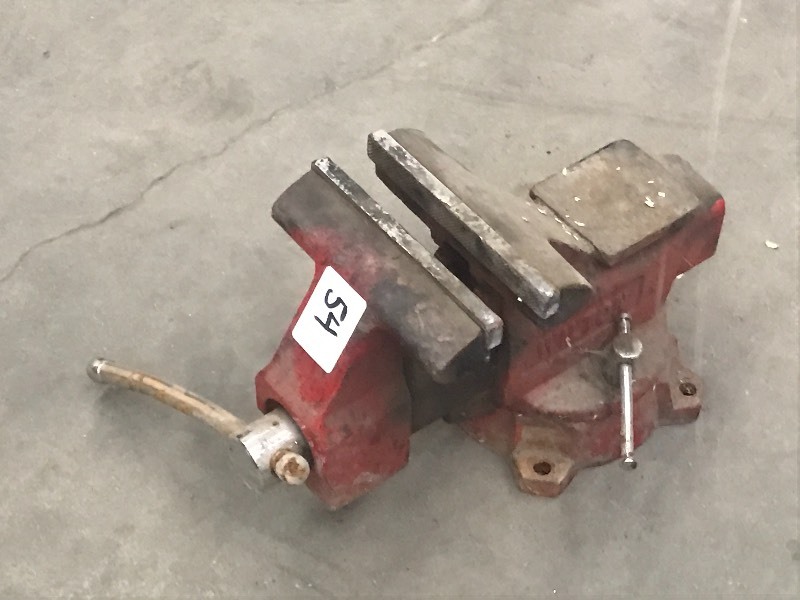 lot 54 image: Bench Top Vise With 6 Jaw ...