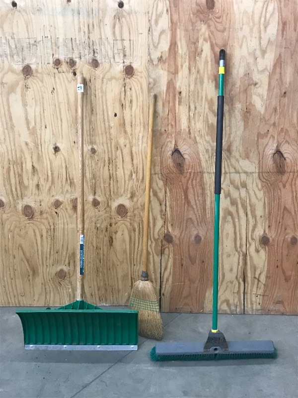 lot 62 image: Lot Of (2) Floor Brooms & (1) Snow ...