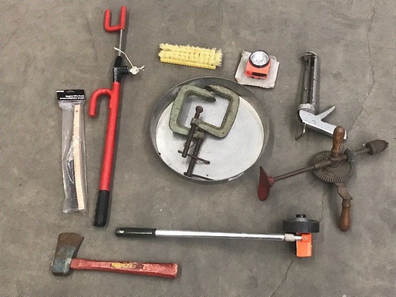 lot 74 image: Lot Of Assorted Hand Tools & Garage...