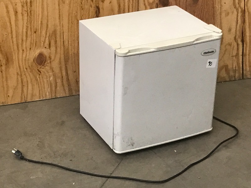 lot 90 image: Chefmate 115Volt Mini-Refrigerator,...