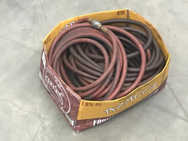 lot 126 image: Box Of Commercial 38 Air Hoses Wi...