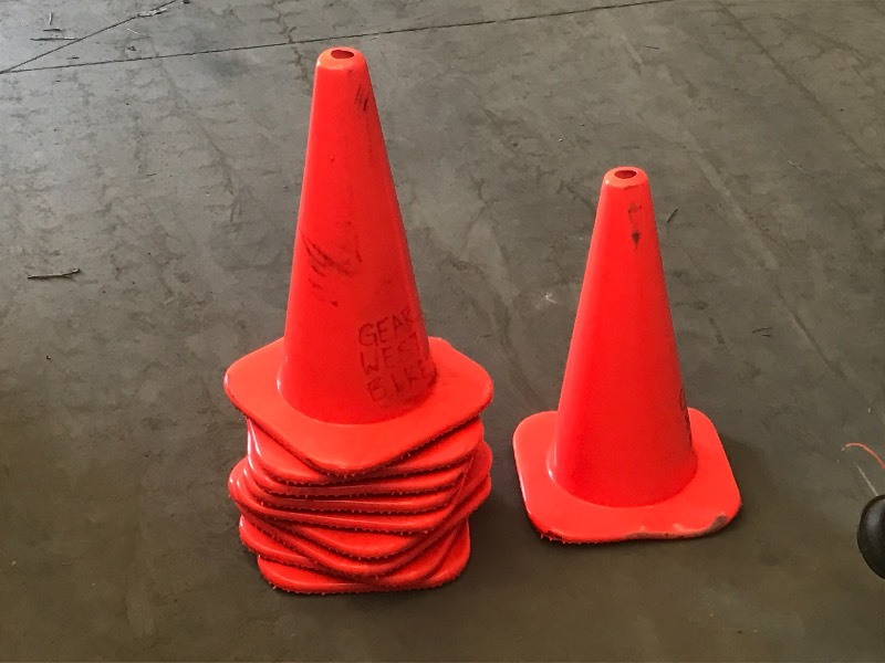 lot 135 image: Lot Of (10) 20 Safety Cones ...