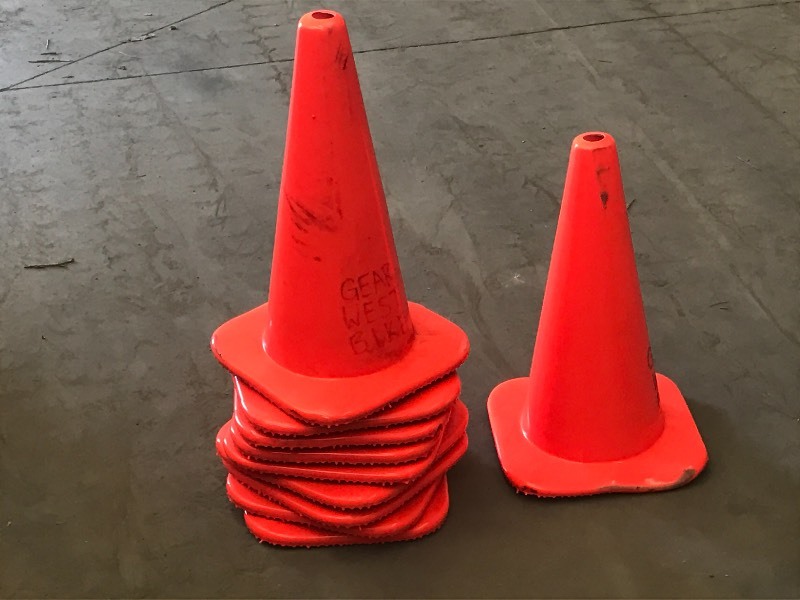 lot 136 image: Lot Of (10) 20 Safety Cones ...