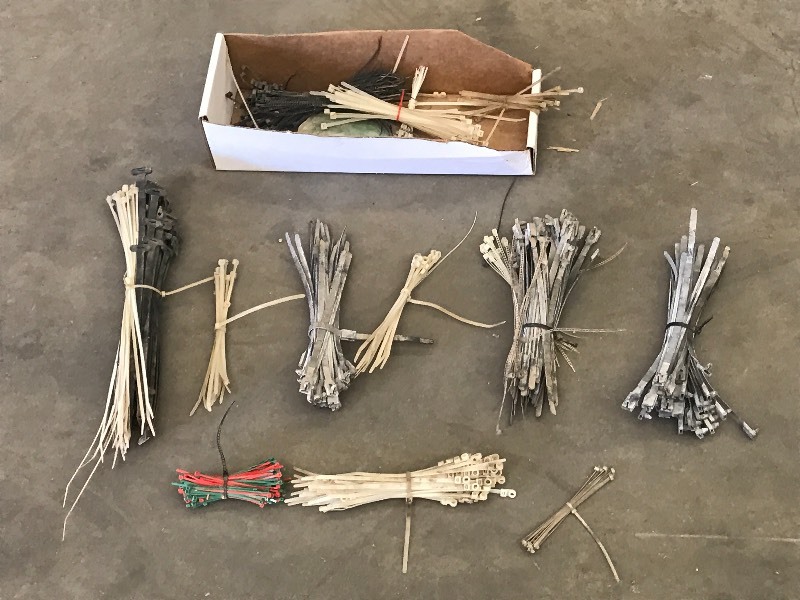 lot 160 image: Tray Full Of Assorted Zip-Ties ...